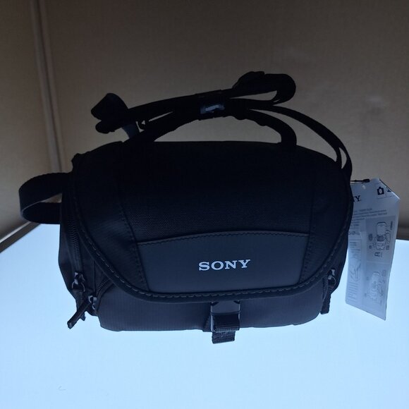 Sony LCSU21 Carrying Case - Picture 1 of 12